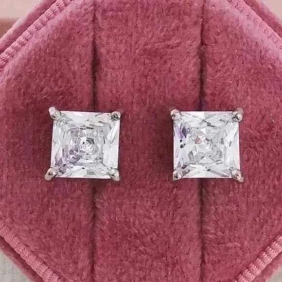 Jewelry - NEW BEAUTIFUL SQUARE DIAMOND SILVER EARRINGS